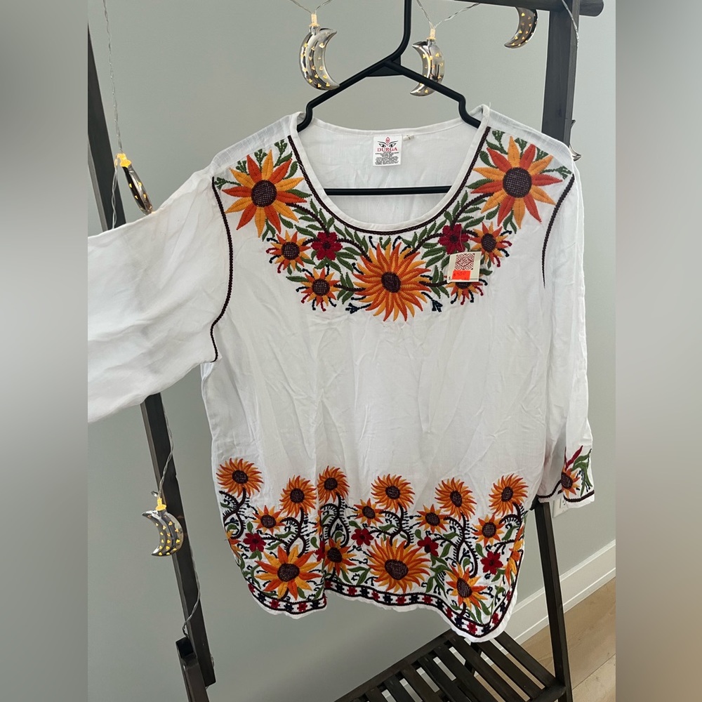 Traditional Mexican handmade embroidered blouse 🌻